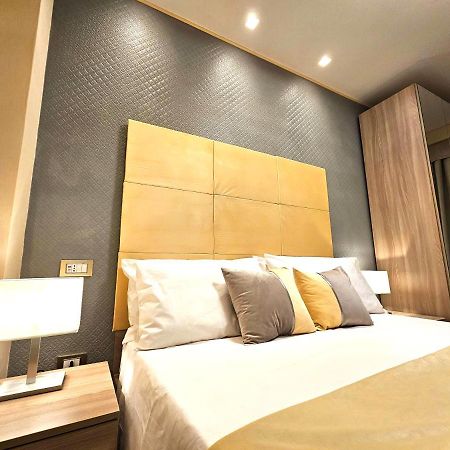 Astoria Supreme - Modern Boutique Suites レッチェ エクステリア 写真