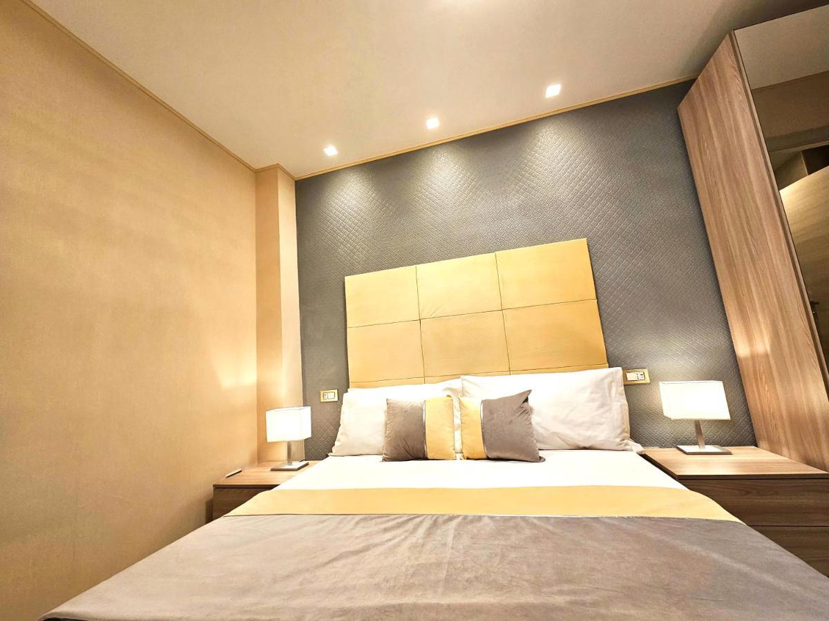 Astoria Supreme - Modern Boutique Suites レッチェ エクステリア 写真