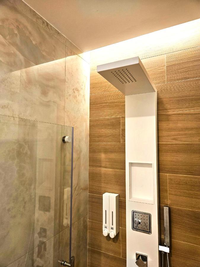 Astoria Supreme - Modern Boutique Suites レッチェ エクステリア 写真