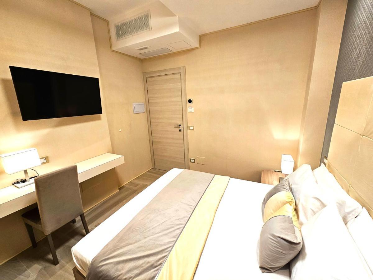 Astoria Supreme - Modern Boutique Suites レッチェ エクステリア 写真