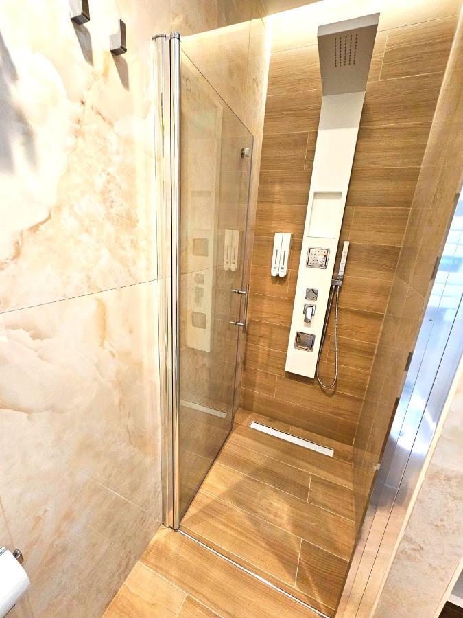 Astoria Supreme - Modern Boutique Suites レッチェ エクステリア 写真