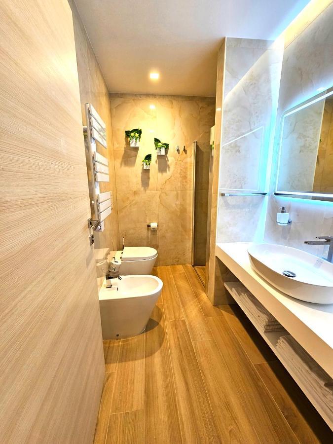 Astoria Supreme - Modern Boutique Suites レッチェ エクステリア 写真