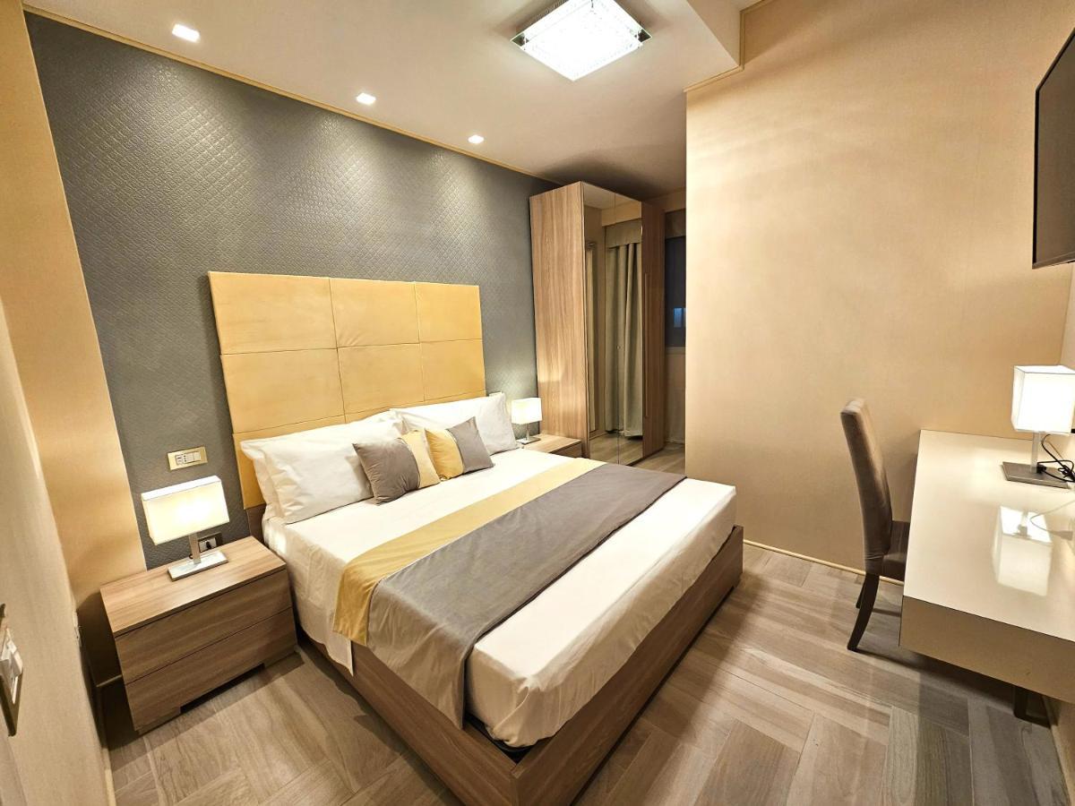 Astoria Supreme - Modern Boutique Suites レッチェ エクステリア 写真