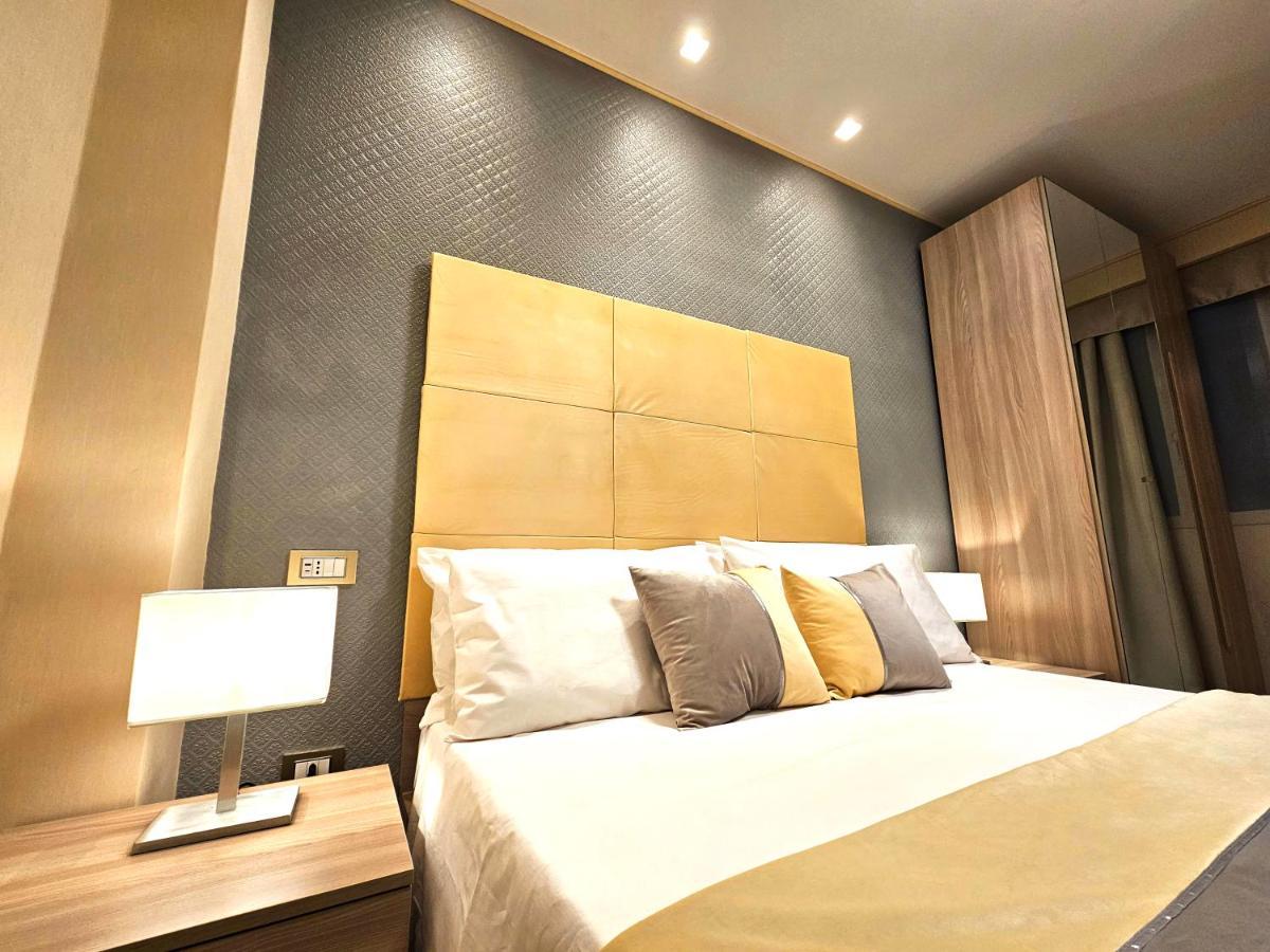 Astoria Supreme - Modern Boutique Suites レッチェ エクステリア 写真