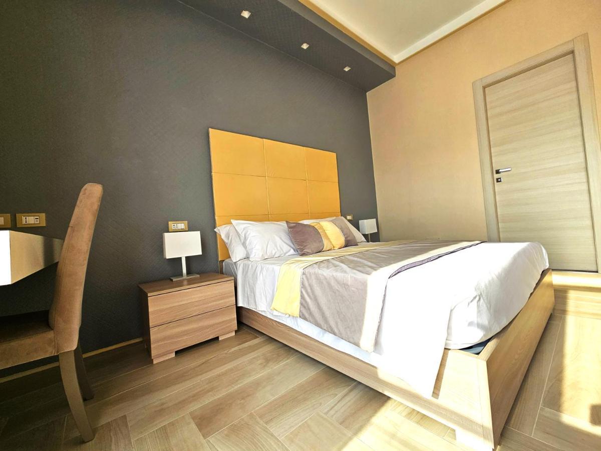 Astoria Supreme - Modern Boutique Suites レッチェ エクステリア 写真